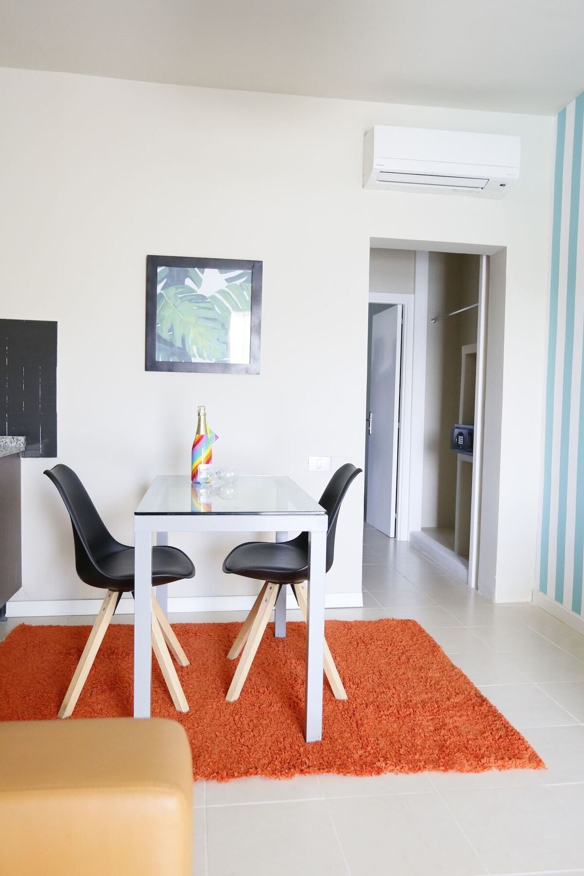 Apartment California - Caters To Gay Men